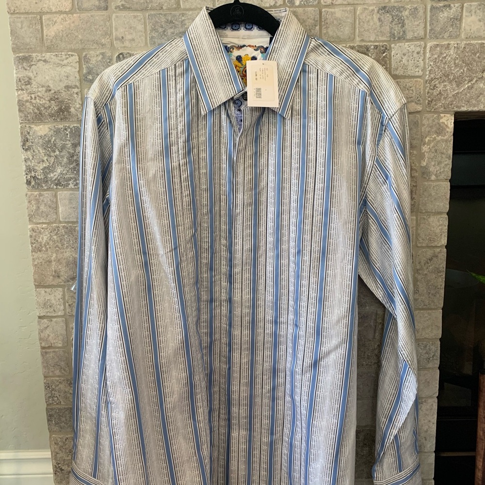 Men’s medium Robert Graham long sleeve.